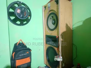 দুটি স্পিকার একটি ১৬ একটি ১২