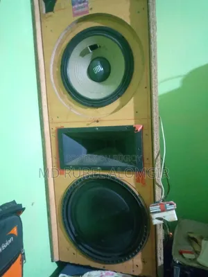 দুটি স্পিকার একটি ১৬ একটি ১২