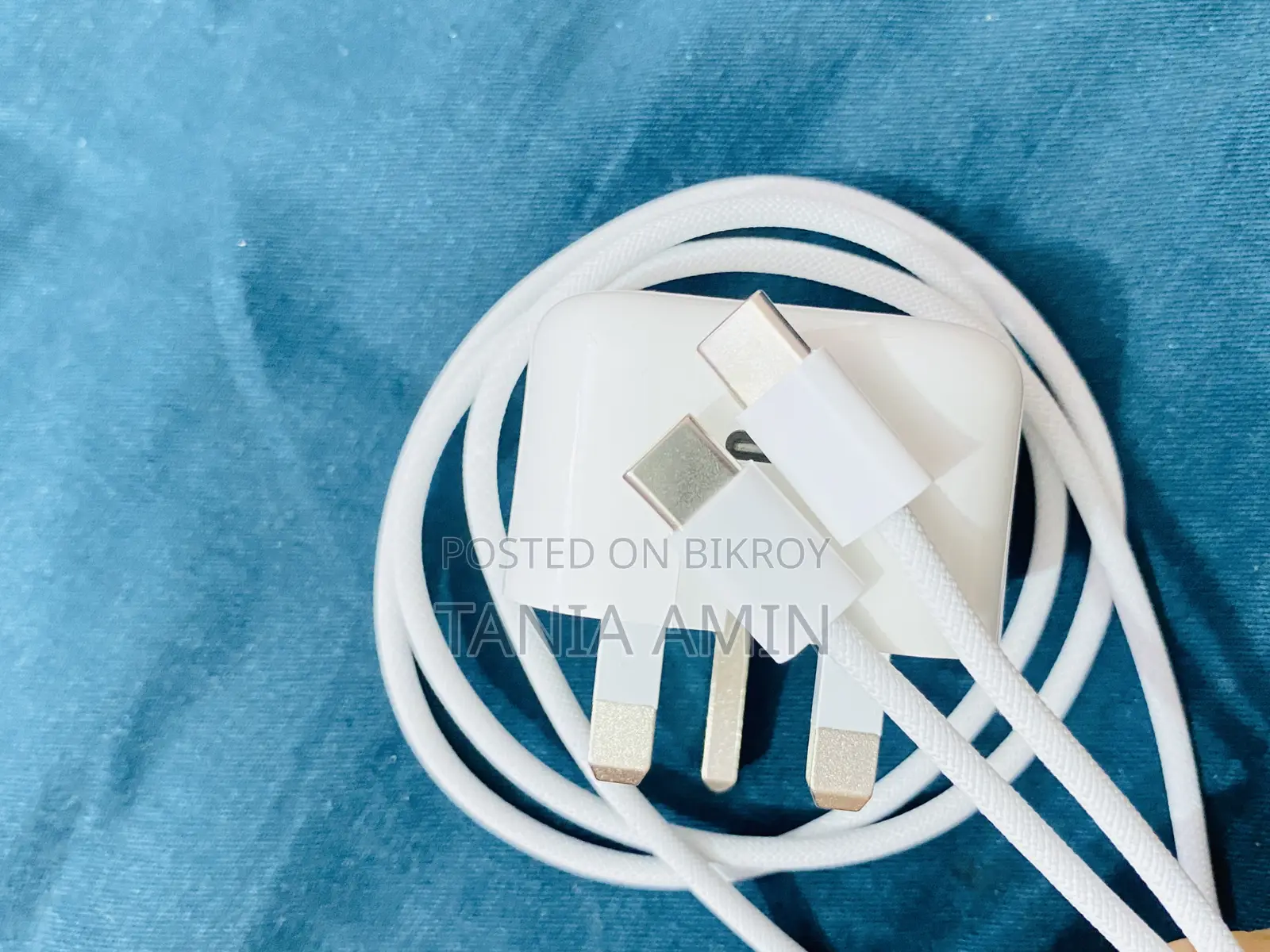 iPhone 16 Pro Charger