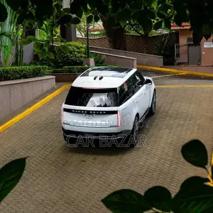 নতুন ল্যান্ড রোভার রেঞ্জ রোভার ভোগ ২০২৪ সাদা