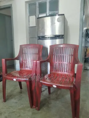 Hamko ব্রান্ড এর ২টি হাতাওয়ালা চেয়ার মূল্য ২×৯০০=১৮০০.০০