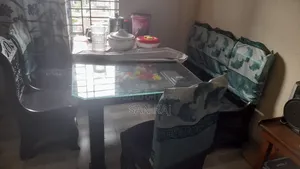একটি ডাইনিং টেবিল,ফুল সেট,