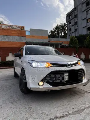 Toyota Axio 1.5 Hybrid 2WD 2015 White
