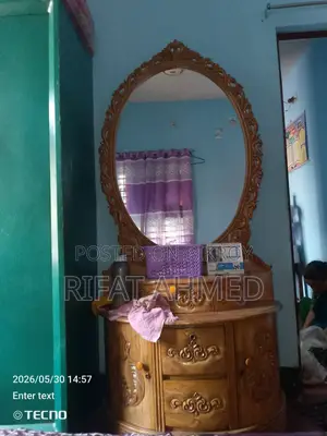 ড্রেসিং টেবিল