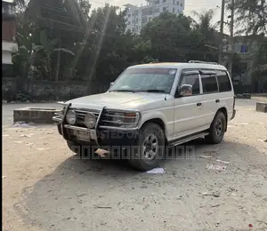 Mitsubishi Pajero 1993 White