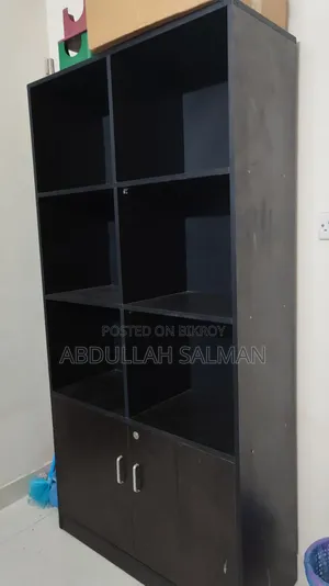 Wooden Bookshelf With Storage Cabinet – Good Condition