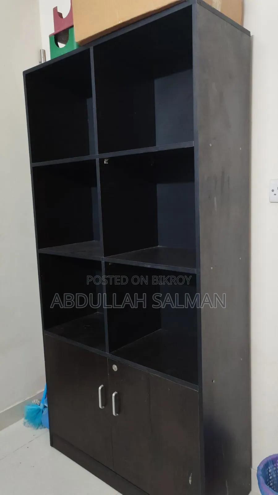 Wooden Bookshelf With Storage Cabinet – Good Condition