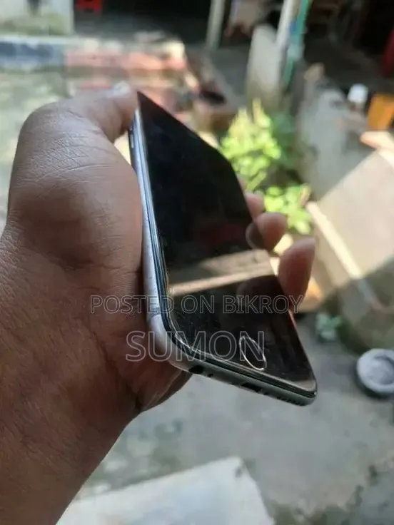 Apple 8 GB Silver