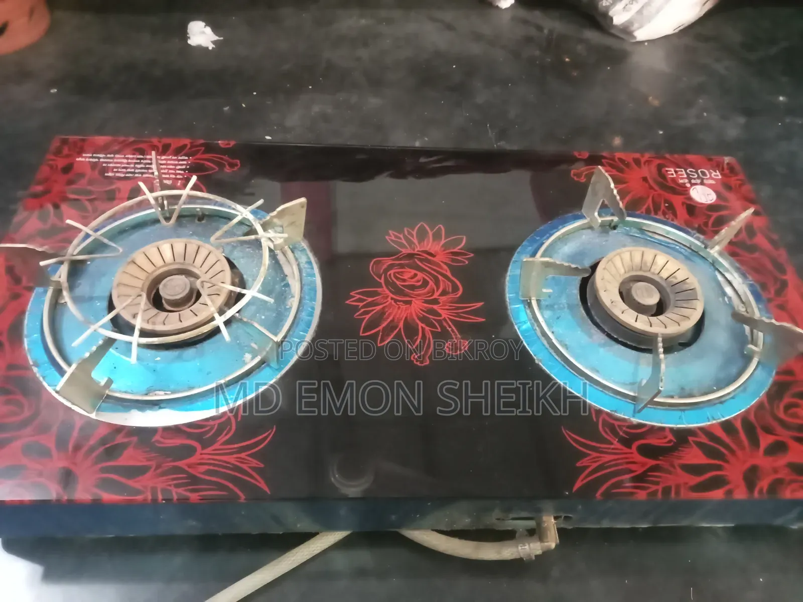 Gas stove with gas cylinder