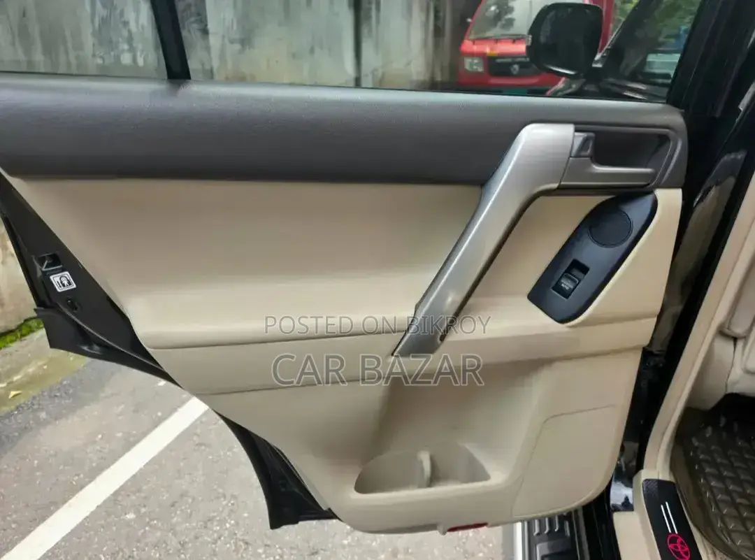 টয়োটা ল্যান্ড ক্রুজার প্রাডো ২.৭ ২০২২ কালো