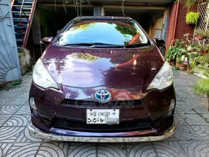Toyota Aqua S 2014 Maroon