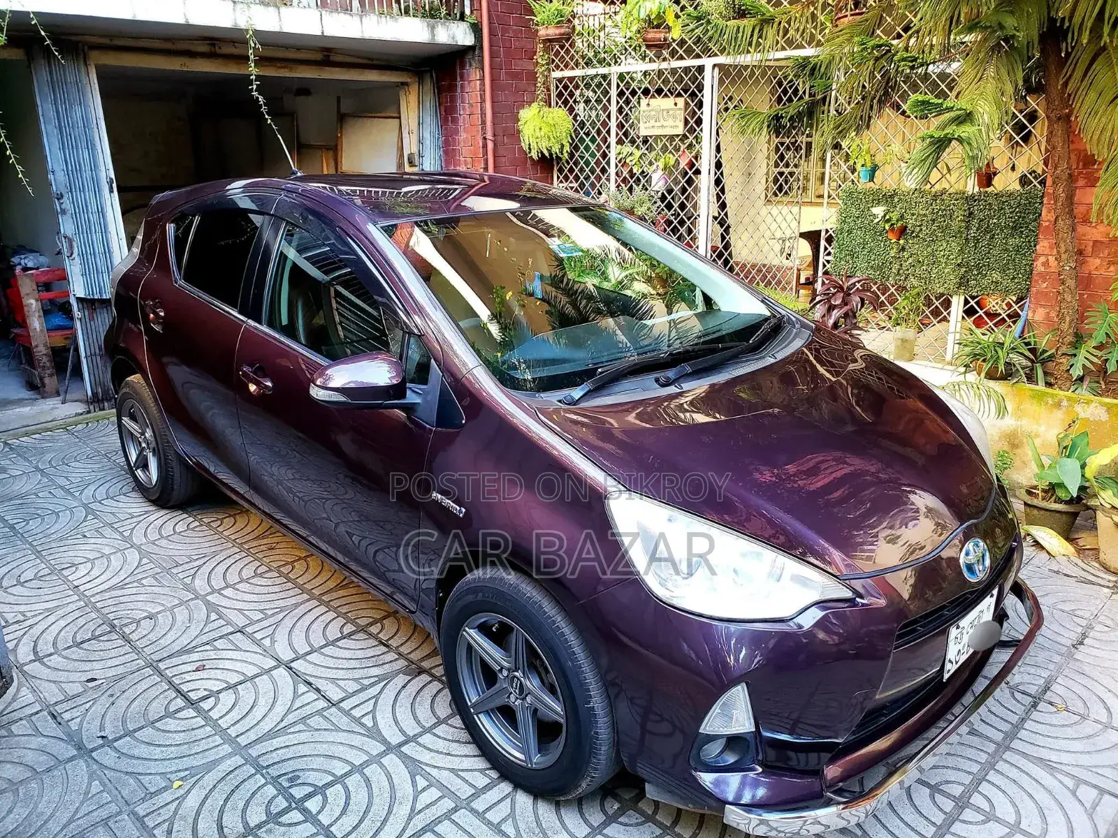 টয়োটা অ্যাকুয়া এস ২০১৪ মেরুন