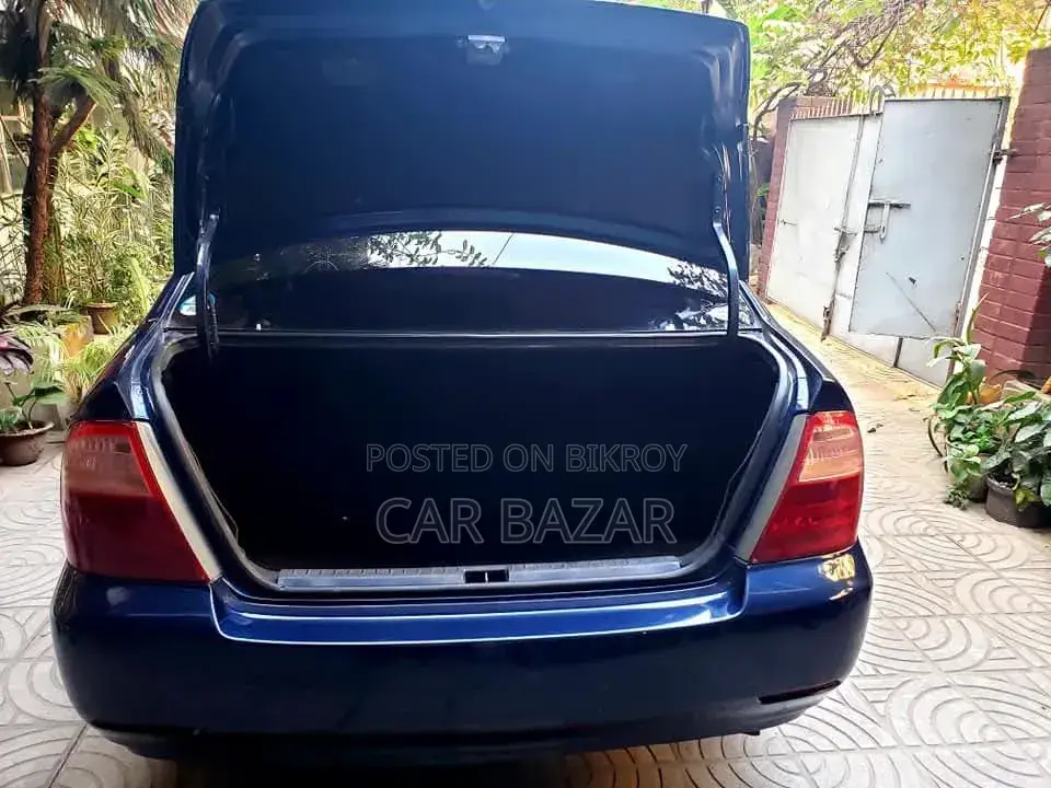 টয়োটা করোলা ২০০৬ নীল