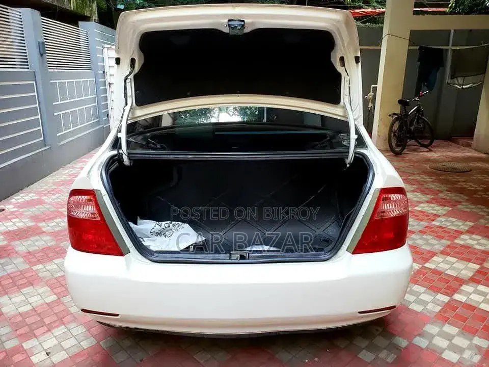 Toyota Corolla Sedan Automatic 2005 White
