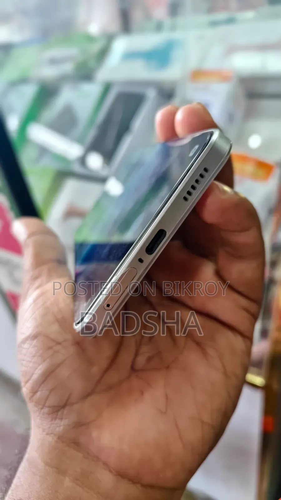 iQOO 256 GB White