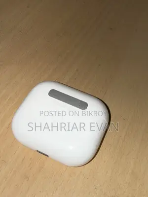 Airpod 2nd Gen Charging Case With Right Bud (Iowa)