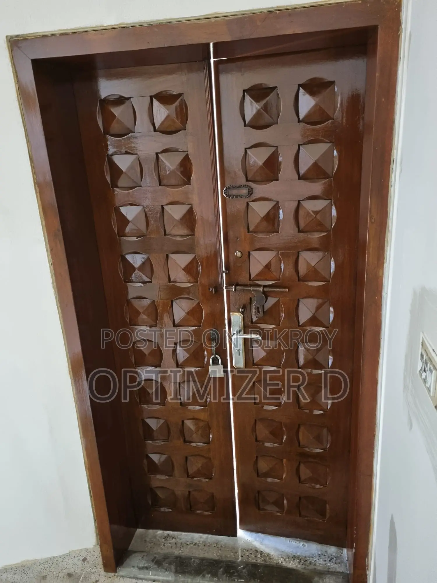 3-bedroom Apartment in 2000 Sft Apartment for rent