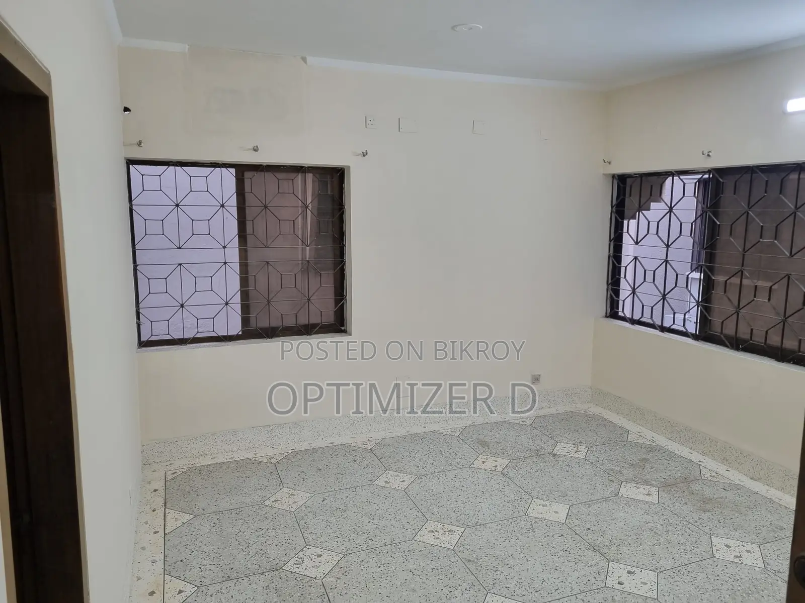 3-bedroom Apartment in 2000 Sft Apartment for rent