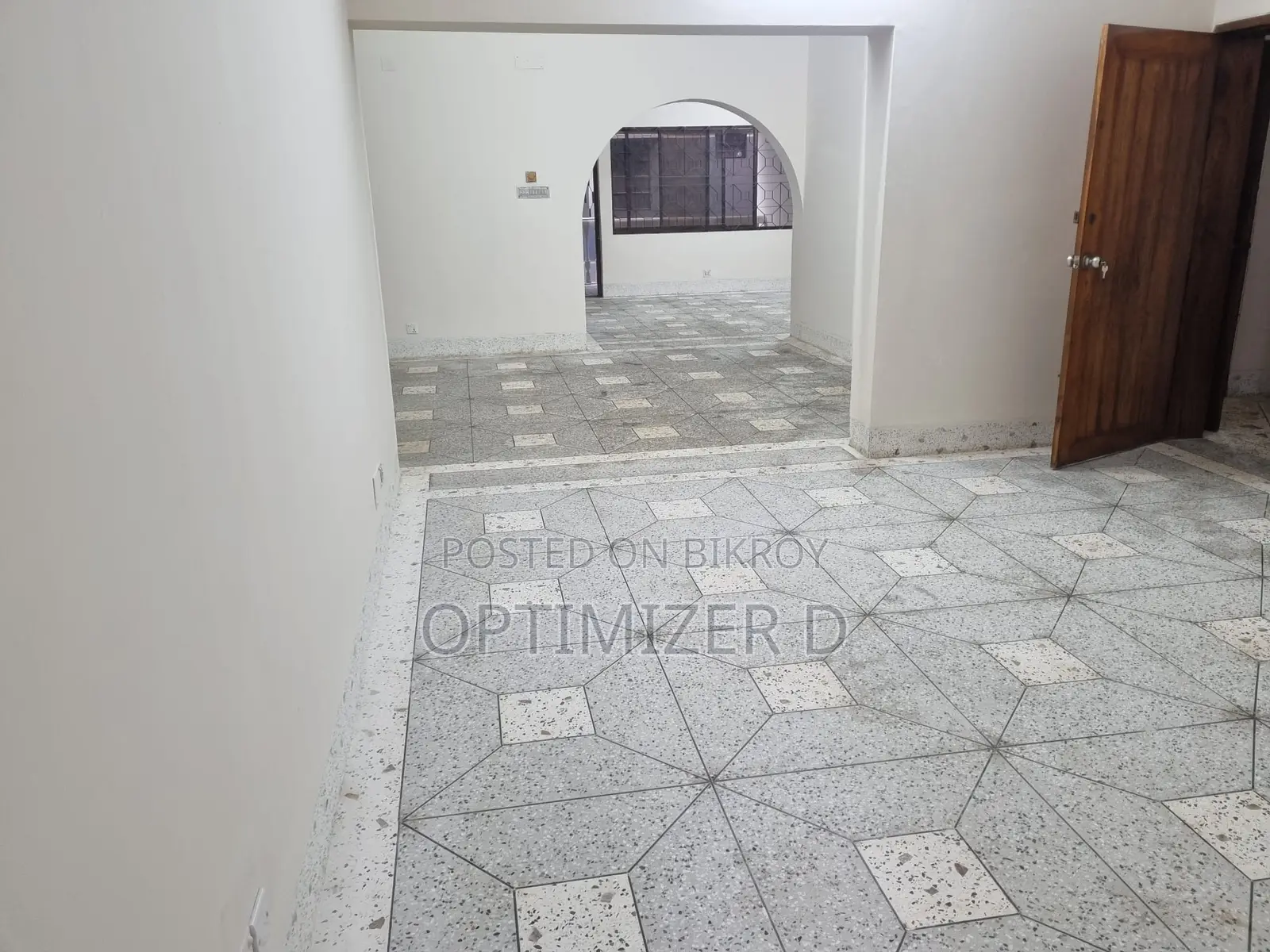 3-bedroom Apartment in 2000 Sft Apartment for rent