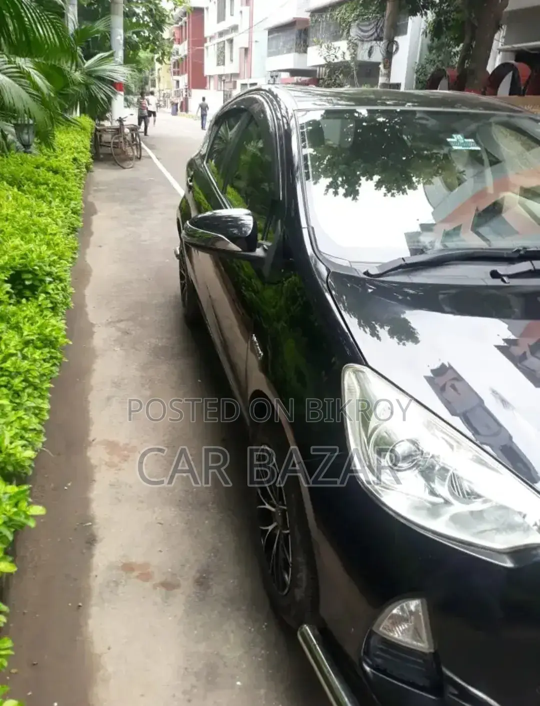 টয়োটা অ্যাকুয়া ২০১২ কালো