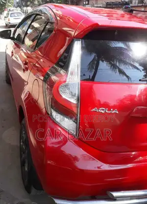 টয়োটা অ্যাকুয়া এস ২০১৪ লাল