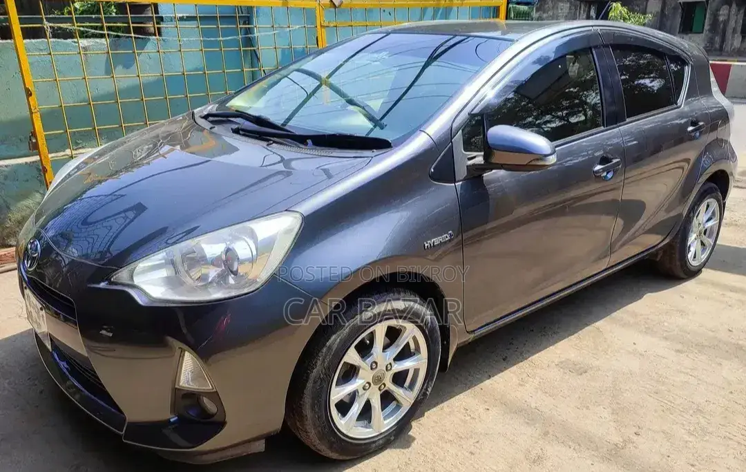 Toyota Aqua 2013 Gray