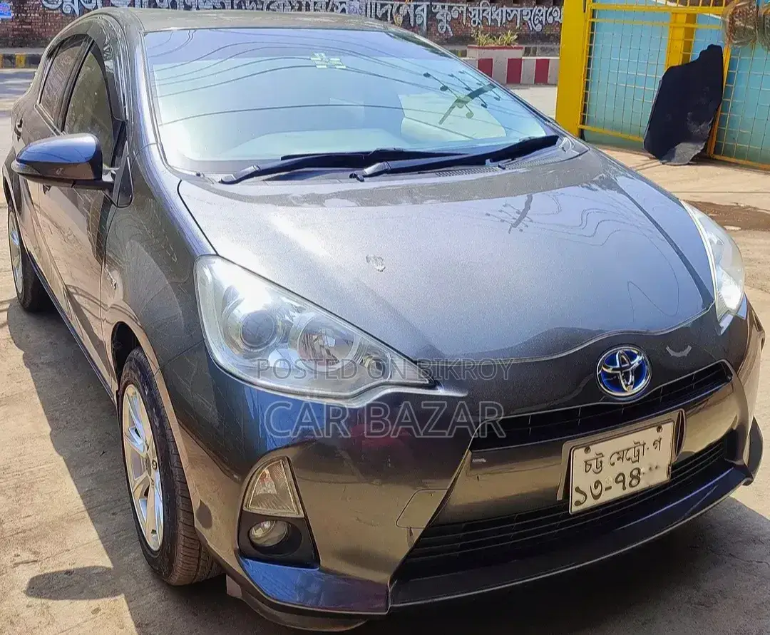 Toyota Aqua 2013 Gray