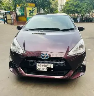 Toyota Aqua 2016 Maroon