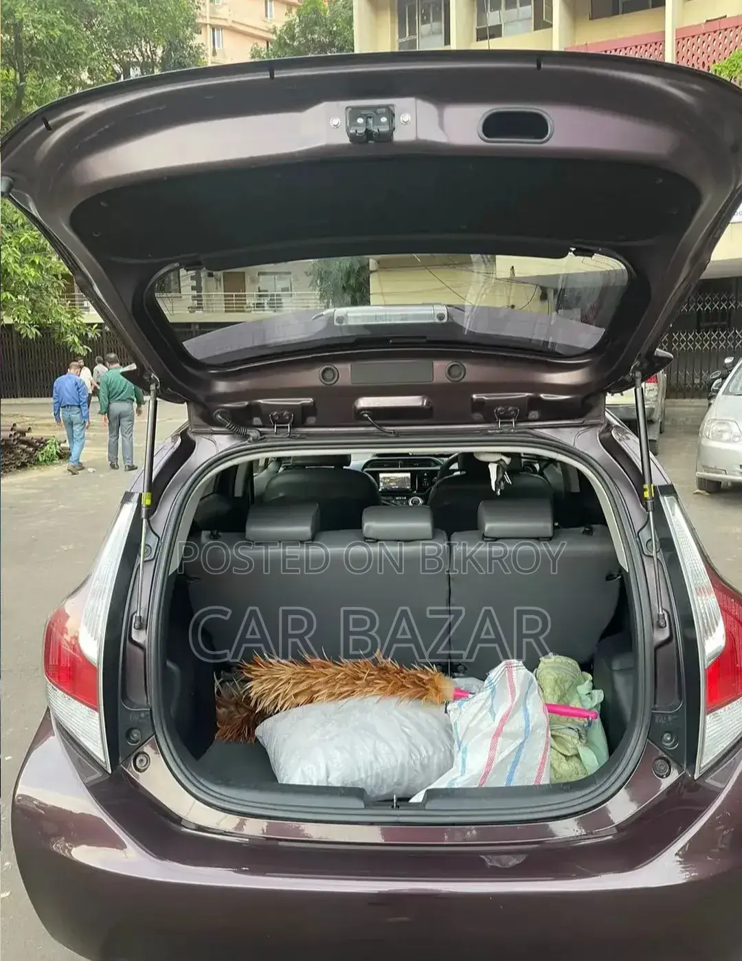 টয়োটা অ্যাকুয়া ২০১৬ মেরুন