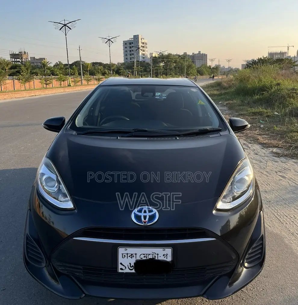 Toyota Aqua 2017 Black