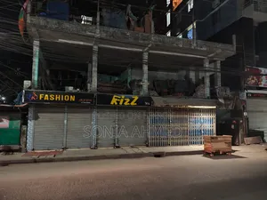 বাণিজ্যিক স্পেস ভাড়া হইবে!!