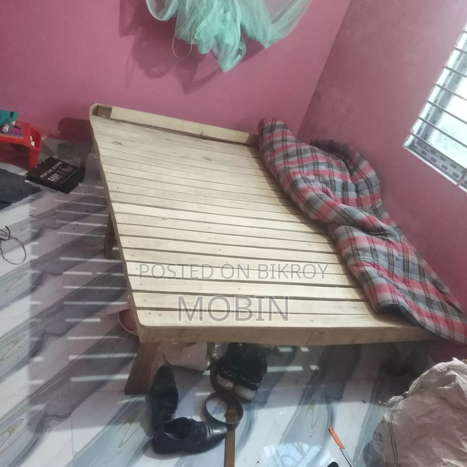 ডাবল চৌকি পাঁচ ফিট বাই ছয় ফিট