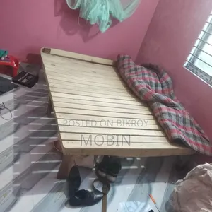 ডাবল চৌকি পাঁচ ফিট বাই ছয় ফিট