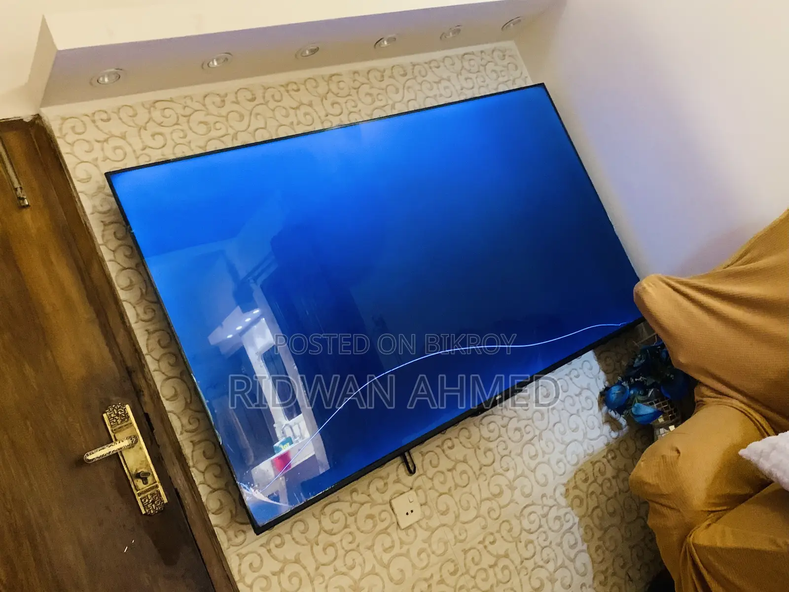 Jvco 75 Inch QLED Display Broken TV