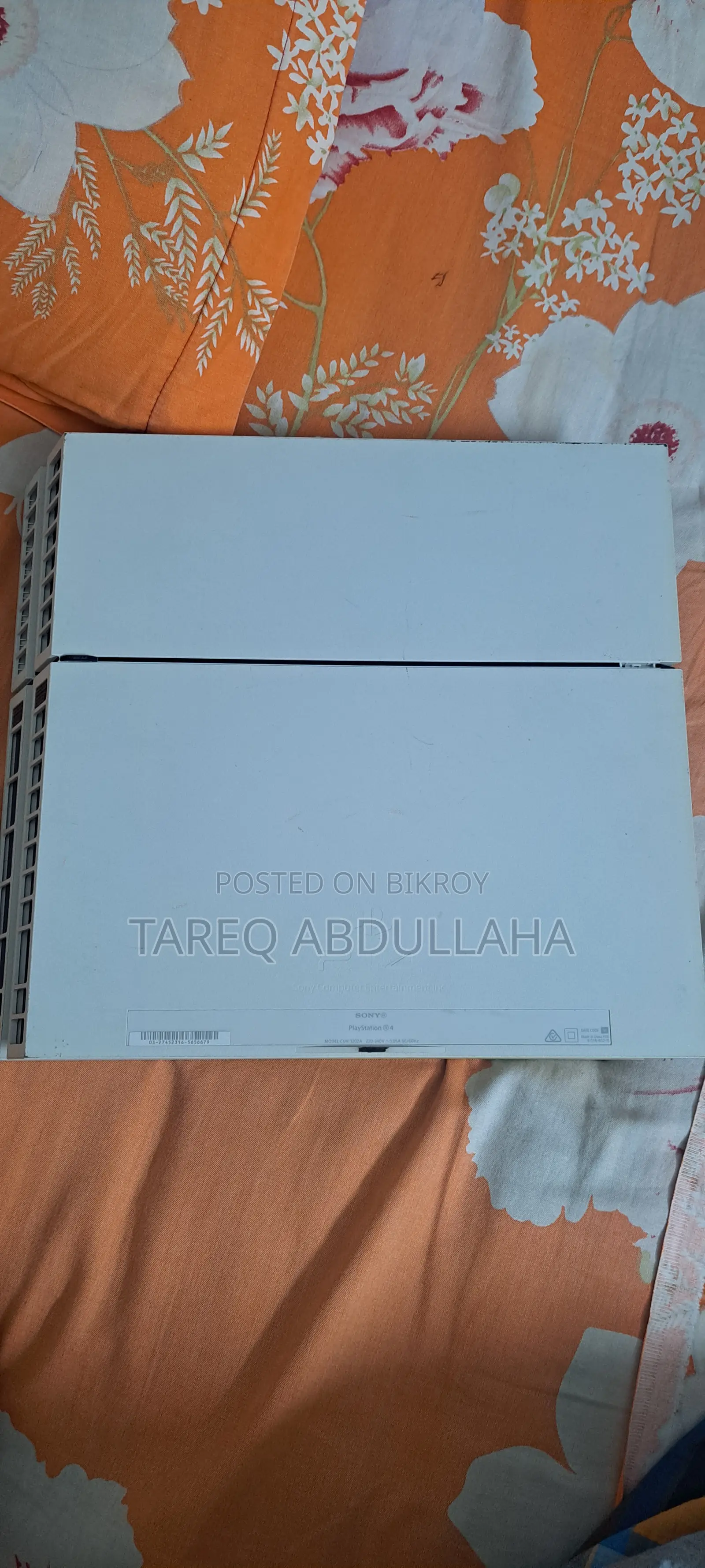 Sony Ps4 With 2 Controlers Urgent Sell