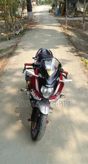 সুজুকি জিক্সার এসএফ ২০১৯ লাল