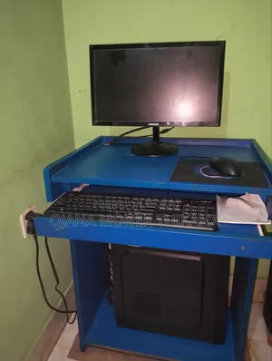 কম্পিউটার টেবিল