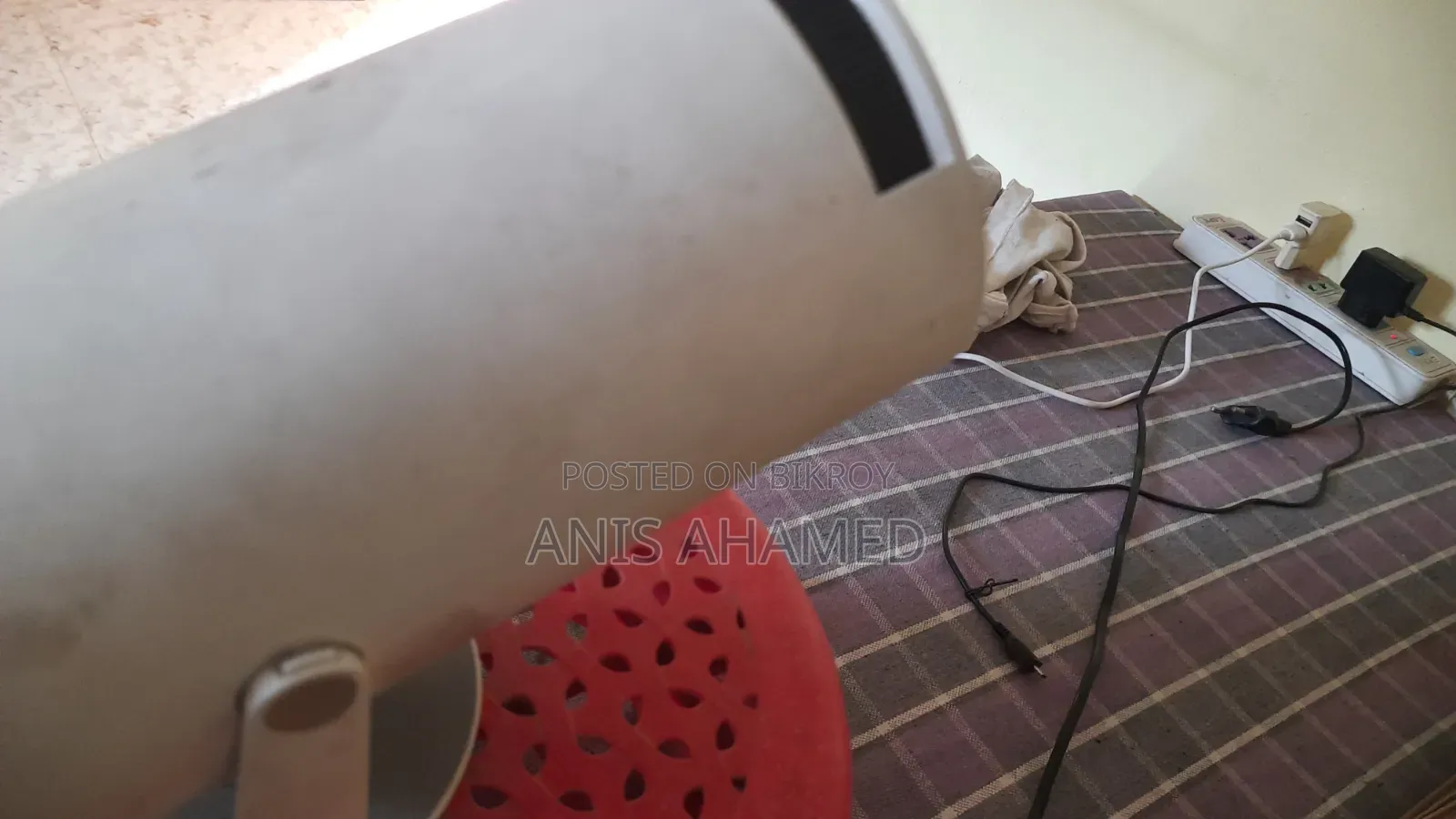 একটা প্রজেক্টর বিক্রি হবে