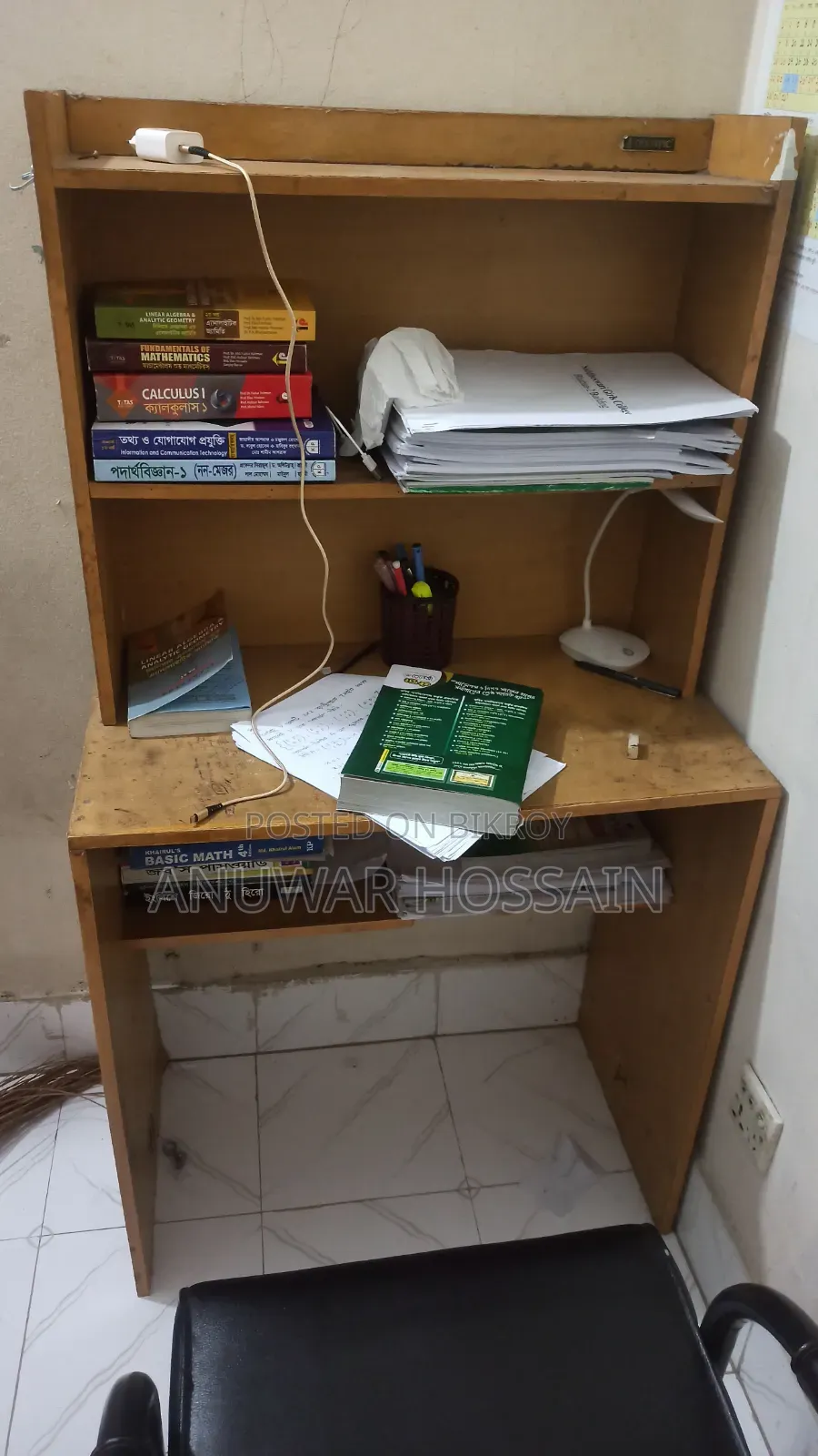 পড়ার টেবিল এবং চেয়ার