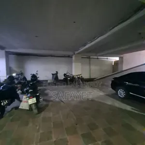 মোটরসাইকেল রাখার গ্যারেজ