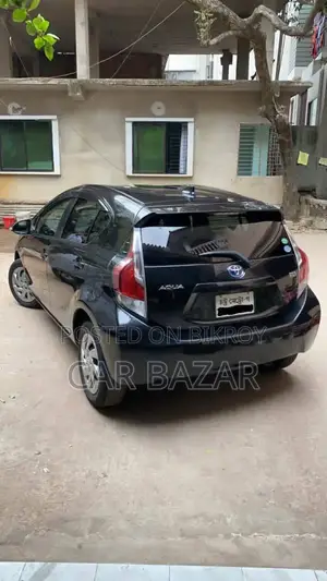 টয়োটা অ্যাকুয়া ২০১৫ ব্ল্যাক