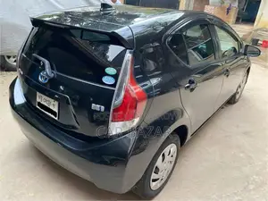 টয়োটা অ্যাকুয়া ২০১৫ ব্ল্যাক