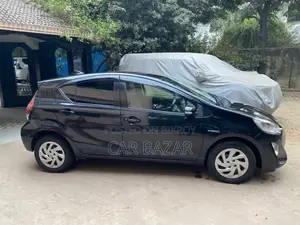 টয়োটা অ্যাকুয়া ২০১৫ ব্ল্যাক
