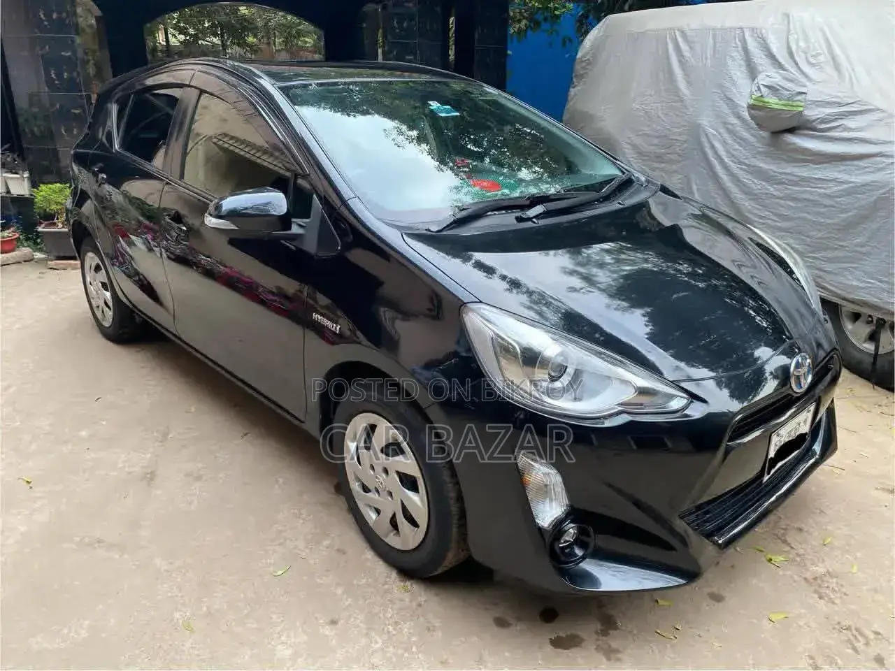 টয়োটা অ্যাকুয়া ২০১৫ ব্ল্যাক