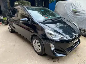 টয়োটা অ্যাকুয়া ২০১৫ ব্ল্যাক