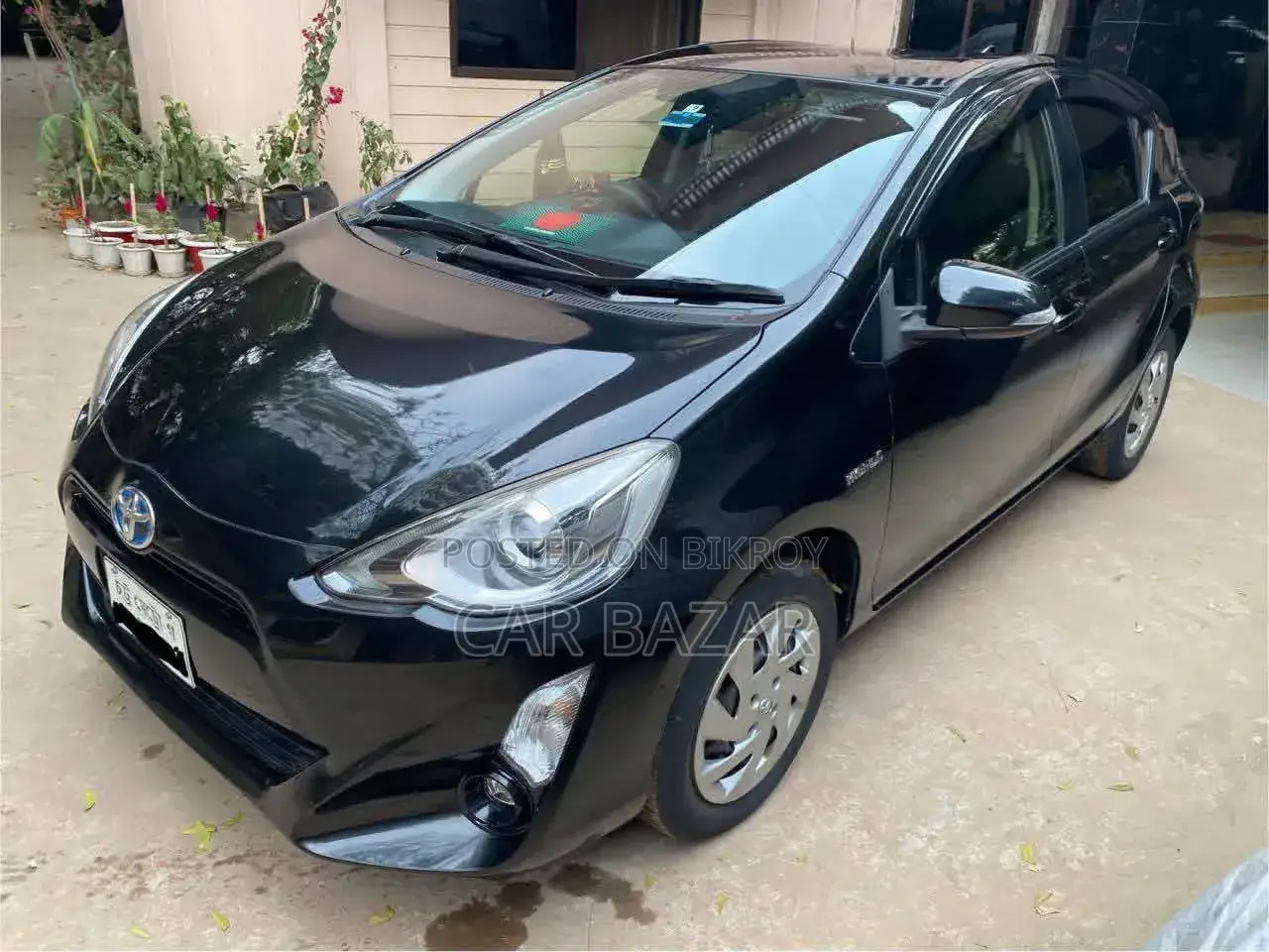 টয়োটা অ্যাকুয়া ২০১৫ ব্ল্যাক