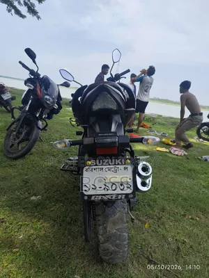 সুজুকি জিক্সার মনোটোন ২০২৩ ব্ল্যাক