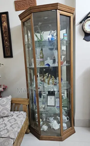 Corner Showcase