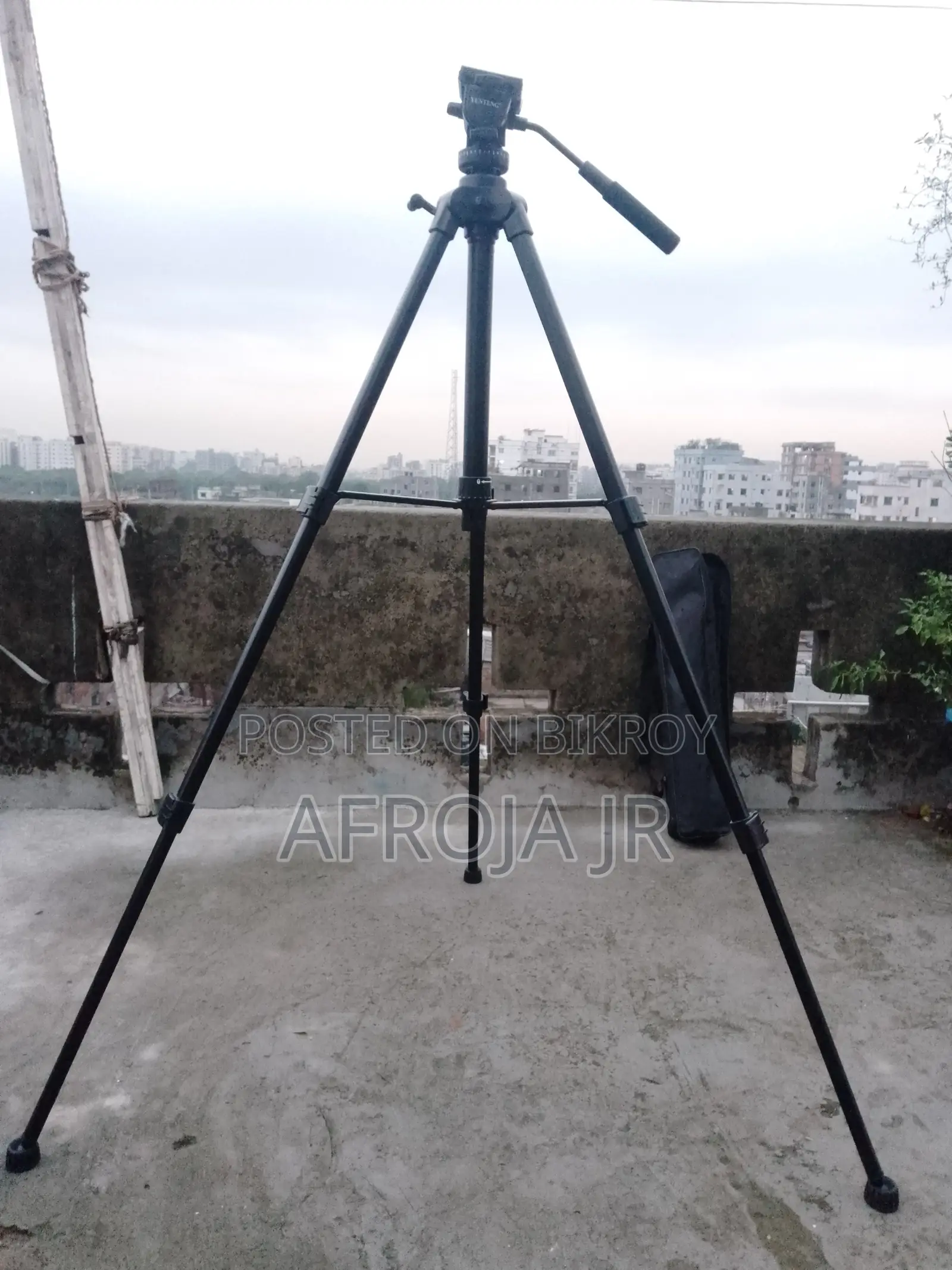 Tripod. Yunteng Vct- 880rm