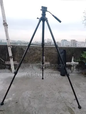 Tripod. Yunteng Vct- 880rm